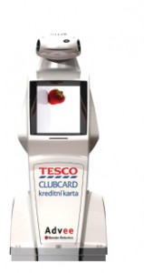 Robot Advee v barvách Tesco